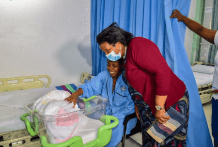 mpshahhosp_doctor_patient_01